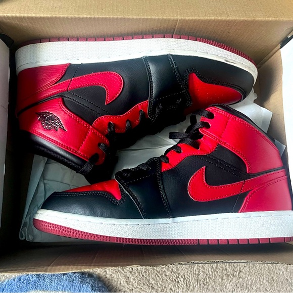 Air Jordan 1 Mid(GS) - Picture 4 of 4